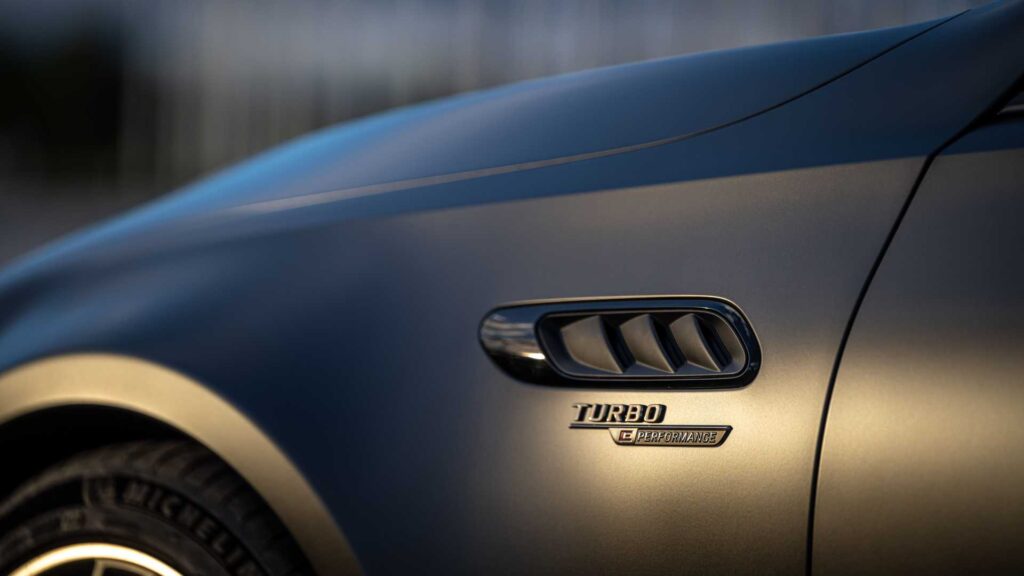 2024-mercedes-amg-c63-s-e-performance-exterior (3)